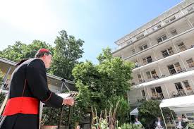 1 bis 25 von 61 adressen zu stiftungen in düsseldorf mit telefonnummer, öffnungszeiten und bewertung gefunden. Kardinal Woelki Feiert Wortgottesdienst Im Innenhof Erzbistum Koln