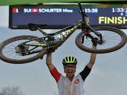 Die beste zeit hatte der 14 jahre jüngere michael andrew in 1:55,44 minuten. Olympia Nino Schurter Gewinnt Gold Im Mountainbike