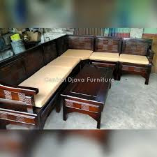 Jika anda masih ragu dengan produk kursi tamu sudut yang kami buat, maka silahkan anda membaca keunggulan produk kami, agar anda yakin, dan produk yang sangat laris di surabaya, kami kirimnya dari jepara kota ukir agan agan, expedisi bisa lewat truk. Jual Kursi Meja Tamu Sudut Kayu Jati Ukiran Model Asmat Furniture Asli Jepara Di Lapak Central Djava Furniture Bukalapak