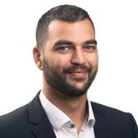 Vol trots heb ik mijn eerste grote stap gemaakt voor mijn toekomstige  bedrijven: -Tutam Vitam: Persoonsbeveiliging en Directiechauffeur  (Fulltime) -Broeders036: Houtrestauratie (zomerperiode)