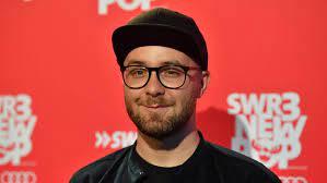 Listen to mark forster | soundcloud is an audio platform that lets you listen to what you love and share the sounds you stream tracks and playlists from mark forster on your desktop or mobile device. Mark Forster Ohne Kappe So Sieht Er Wirklich Ohne Mutze Aus Intouch