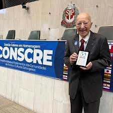 Jornalista Claudio Carsughi morre aos 93 anos