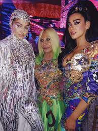 #dua lipa #dua lipa versace #versace #versace dress #fashion #trends & celebrity style #lookoftheday #styleinspo #beauty #dua lipa edits #90s versace #styleoftheday #dream dress #glitter. Pin On Red Carpet Ermusic News