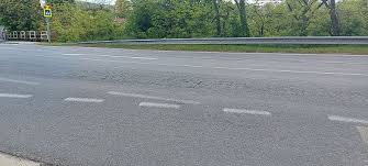 Nachádzajú sa na nej rodinné domy, lamačský cintorín, supermarket lidl, penzión a reštaurácia brajan a viaceré predajne automobilov. Zoznam Nahlasenych Podnetov Bratislava Hodoninska Ulica Odkazprestarostu Sk