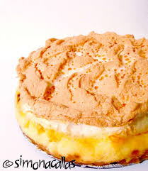 Se mixeaza balbenusurile cu zaharul, se adauga apoi laptele, uleiul, coaja rasa de lamaie, iar la final faina si praful de copt. Prajitura Cu Mere Fara Blat O Reteta Cu Traditie Simonacallas