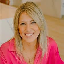 Paula Manthey's Instagram, Twitter & Facebook