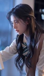 Jingyi can play the piano and the violin. Ju Jingyi éž å©§ç¦•