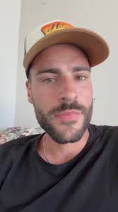 Jerry Pol's Instagram, Twitter & Facebook