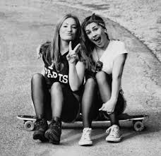 Résultat de recherche d'images pour "deux meilleures amies"