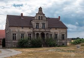 Immobilien, bauland, wohnungen und diverse grundstücke aus dem land brandenburg warten auf ihren verkauf. Small Historic Country House In Brandenburg Gutshaus Kaufen Verlassenes Haus Altes Haus