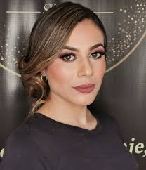 Angie Aguilar Studio ameongeza...