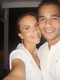 Ivete Sangalo curte férias...