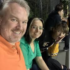 You can NOW wear Wings and Capes at the same time! Now you can look more  badass than ever, as these guys below have shown. What's more, in Solomon's  General Store now