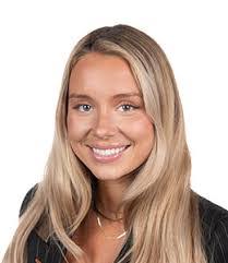 Samantha Tom's Instagram, Twitter & Facebook