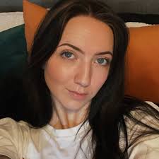 詩篇46:5 “上帝在她裡面,她不會跌倒。 ”