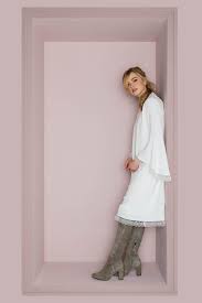 Check spelling or type a new query. Kurzes Brautkleid Mit Trompetenarmel Und Spitzenkanten Kuss Die Braut Brautmode