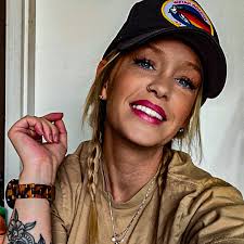 Angela Holcomb-Jones (@angela.holcombjones) • Facebook