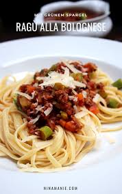 Ragu Alla Bolognese Mit Spargel Zu Linguine Ninamanie Rezept Ragu Bolognese Spargel