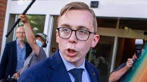 Ich erinnere mich, auch mit diesen beiden personen ein foto. Philipp Amthor Cdu Scheinbar Unscheinbares Foto Entfacht Grosse Debatte Das Ist Ubel Politik