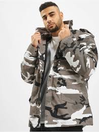 Full length zipper closure with press studs and storm flap. Brandit Herren Winterjacke M65 Standard In Grau 720120