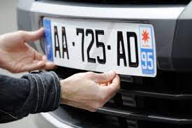 Faciles à poser, ces stickers de régions se collent à droite de votre plaque. Que Risque T On Si On Colle Un Autocollant Sur Sa Plaque D Immatriculation