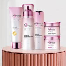 Tanaka, or thanaka, is a paste made from ground up tree bark with a whitening a cooling effect. Bio Essence Tanaka White Serum Review Malaysia