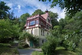 A fridge and stovetop are also provided, as well as a kettle and a coffee machine. Hermann Vogel Haus Museum Vogtland Sinfonie Der Natur