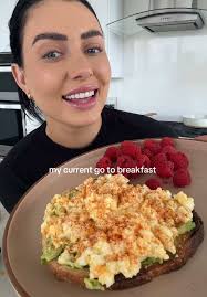 egg salad avo toast is SUCH a staple #eggsalad #toast #breakfast #eatwithme  #easymeal #healthyfood #foru #highprotein #atx #austintx #austintexas