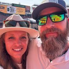 What are some recommendations for a good doctor to do carpal tunnel surgery?