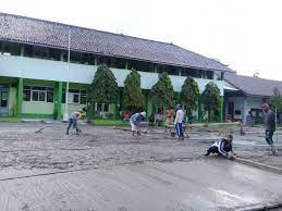Smp negeri 3 ligung, majalengka. Dicor Lapangan Smpn 3 Makin Representatif Radarcirebon Com