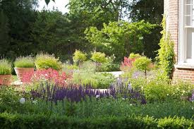 Italian Terrace Pots Give Height To The Terrace Garden Design Garden Beautiful Gardens