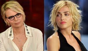 Sui social spopolano le voci sull'uomo misterioso apparso in video la sempre splendida paola barale, quando non è in viaggio per il mondo, vive in un appartamente a. Paola Barale Il Rumor Sul Mio Presunto Flirt Con Maria De Filippi So Com E Nato
