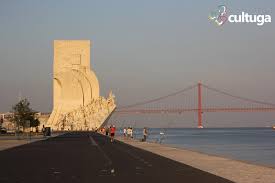 A ponte 25 de abril é uma ponte suspensa rodoferroviária sobre o rio tejo que liga a cidade de lisboa (margem norte) à cidade de almada (margem sul), em portugal. 50 Curiosidades Sobre A Ponte 25 De Abril Cultuga