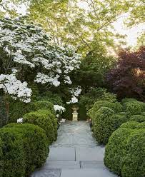 Inside Jordan Roth And Richie Jackson S East Hampton Gardens In 2020 Hampton Garden Garden Design Layout Garden Design