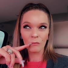 Sonja Parker's Instagram, Twitter & Facebook