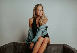 His body weight is 55kg or 122 pounds. Gabby Thomas Female Fashion Models Bellazon