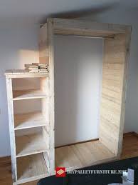 Epingle Par Africa Quesada Gomez Sur Astuces Penderie Bois Bricolage Armoire Dressing En Palette