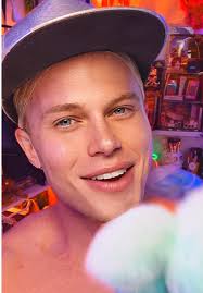 🎭 This way, this way, dolls! 💖 Join me, Ginger Ladd, in Ginger Ladd’s  Dollhouse LIVE at 8 PM EST for another fabulous night of makeup magic! 💄✨  Tonight’s look is going to be incredible, and you don’t ...