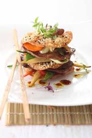 Serviervorschlag Fur Teriyaki Vom Rind Mit Knusprigen Sesamblattern Und Gemuse Rezepte Kochrezepte Rindfleisch Rezepte Gesund