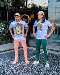 We would like to show you a description here but the site won't allow us. Adidas Originals Green Track Pants Worn By Whindersson Nunes On His Instagram Account Whinderssonnunes Spotern