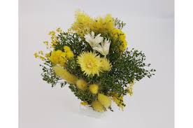 One of the dried flower suppliers sell only by the box, the other will accomodate clients seeking just a few bunches. Dried Flowers Yellow Bouquet Size Small Bulk Sale Phocealys Wholesale Supplier Professionals