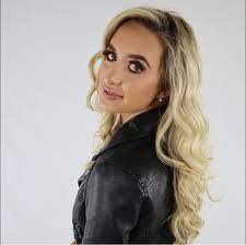 Effie Oneal's Instagram, Twitter & Facebook