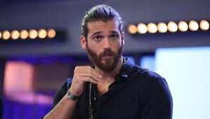 Can yaman dizileri son aylarda inanılmaz bir şekilde yükselişe geçti ama çok az kişi can yaman ilk dizisi olan gönül i̇şlerini hatırlıyor. Can Yaman Yeni Italyan Dizisi Sandokan In Cekimlerine Boyle Hazirlaniyor Sandokan Kimdir
