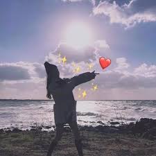 Sinar matahari di bawah air, sinar matahari bawah air, sinar matahari. Pin Oleh S A L I H A Di Ulzzang Couple Fotografi Teman Gambar Gadis Animasi