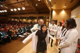 Maybe you would like to learn more about one of these? Tip Fakultesinin Ilk Ogrencileri Beyaz Onluklerini Giydi Uskudar Uni