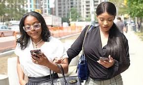 Kelly argues that he can't obstruct justice since azriel clary evidently despises him. R Kelly S Girlfriends Azriel Clary And Joycelyn Savage Got In Fight In Viral Video One Has Been Charged Other Is Now Asking For Forgiveness Us Daily Report