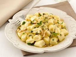 Un mazzetto di origano fresco. Come Fare Gli Gnocchi Senza Glutine Donna Moderna