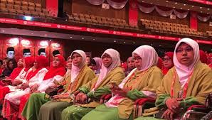 Majlis perasmian perhimpunan agung umno 2018 bermula dengan upacara menaikkan bendera parti, sang saka bangsa oleh. Muslimat Pas Balas Budi Hadir Perhimpunan Agung Umno Air Times News Network