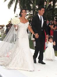 Mario Lopez Wedding Photos Extra Host Married To Courtney Mazza Celebrity Bride Celebrity Weddings Celebrity Wedding Photos