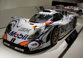 I feel like this car and the clr are what everyone pictures when they talk about bringing brand identity to prototypes. Porsche 911 Gt1 98 Le Mans 650ps Max 350 Km H Aufnahme Porsche Museum Am 30 11 2012 Fahrzeugbilder De